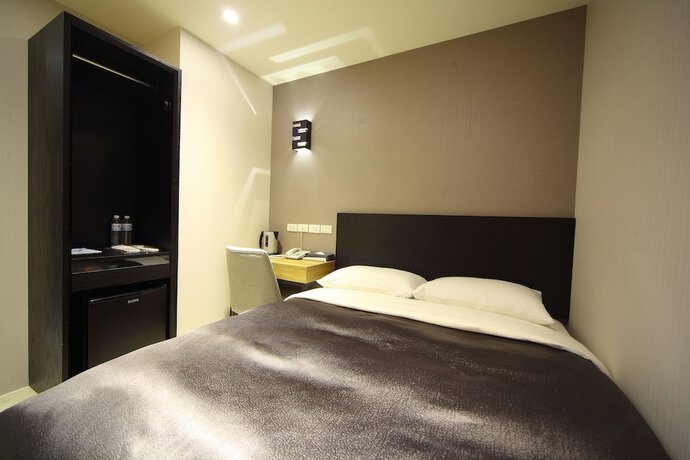 Imagen general del Hotel E-house. Foto 6