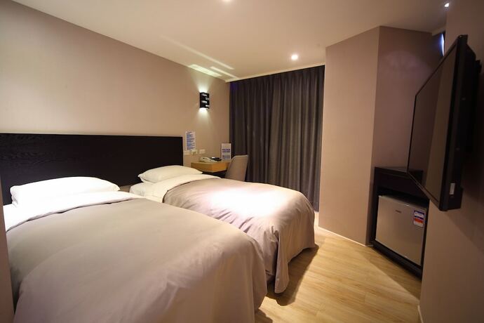 Imagen general del Hotel E-house. Foto 8