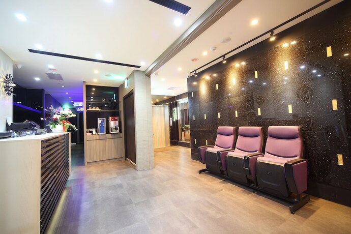 Imagen general del Hotel E-house. Foto 16