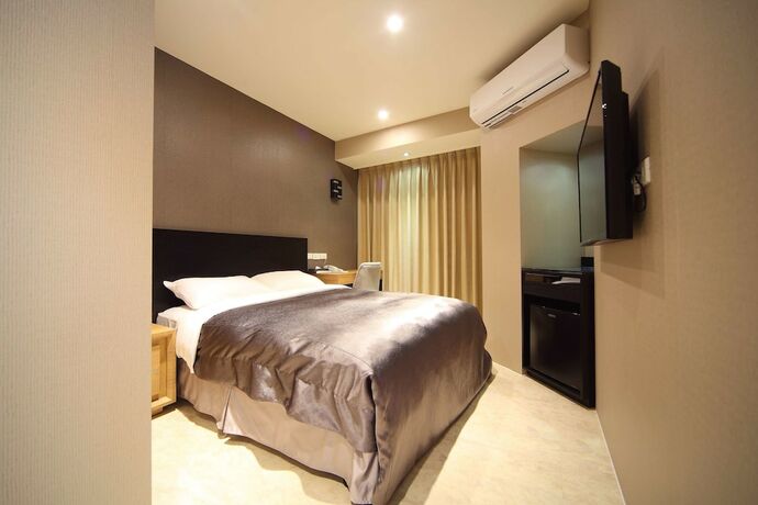 Imagen de la habitación del Hotel E-house. Foto 17