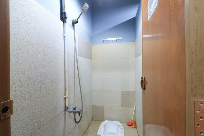 Imagen general del Hotel Eiffel Residence Batu Tulis 35A1 - Female Only. Foto 5
