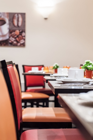 Imagen del bar/restaurante del Hotel Eiffel Saint Charles. Foto 2