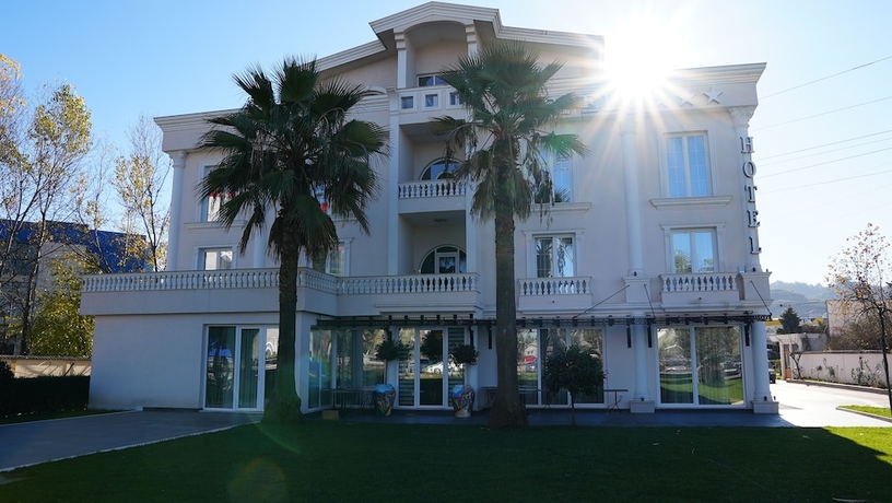 Imagen general del Hotel Eiffel, Tirana. Foto 1