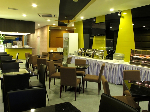 Imagen del bar/restaurante del Hotel Eight Days Boutique @ Permas Jaya. Foto 5