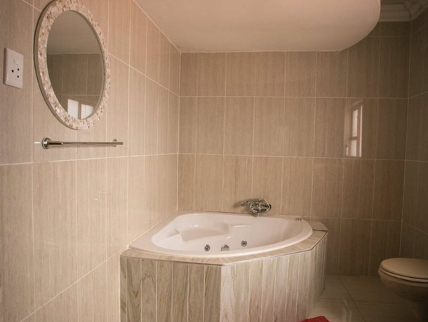 Imagen de la habitación del Hotel Ein Gedi Premier Lodge. Foto 9