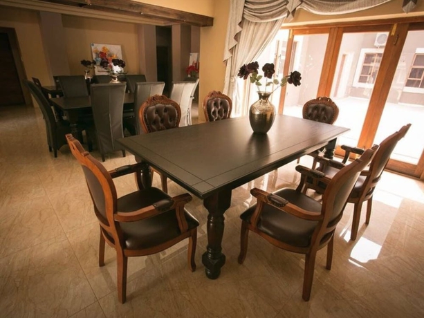 Imagen del bar/restaurante del Hotel Ein Gedi Premier Lodge. Foto 3