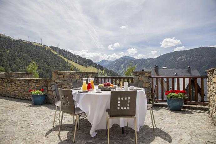 Imagen de los exteriores del Hotel Eira Ski Lodge. Foto 8