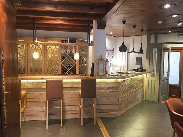 Imagen del bar/restaurante del Hotel Eira Ski Lodge. Foto 2