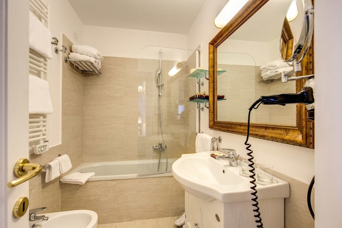 Imagen de la habitación del Hotel Eitch Borromini Palazzo Pamphilj. Foto 21