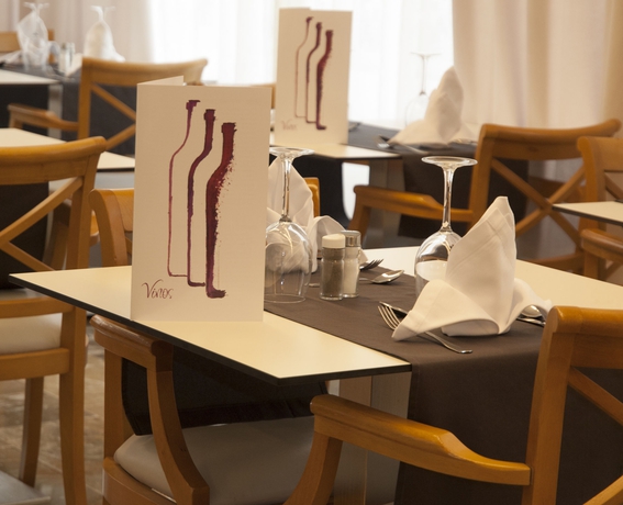 Imagen del bar/restaurante del Hotel Eix Alcudia - Adults Only. Foto 9