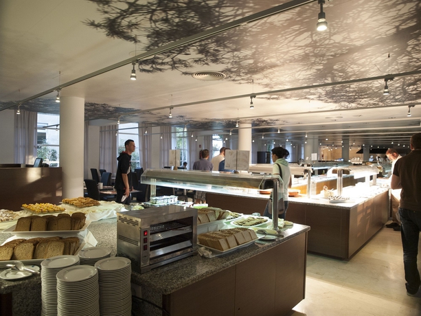 Imagen del bar/restaurante del Hotel Eix Platja Daurada and Spa. Foto 3