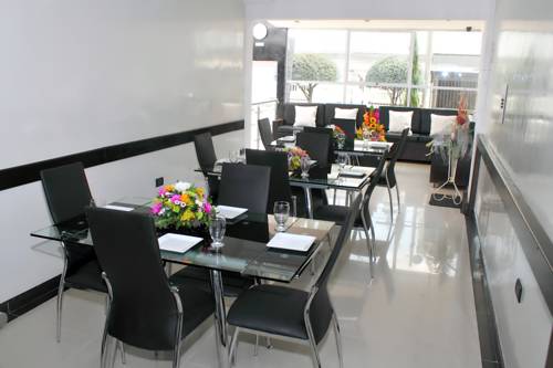 Imagen de la habitación del Hotel Ejecutivo La Embajada. Foto 6