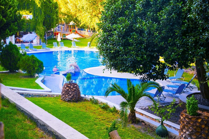 Imagen de la piscina del Hotel Ekaterini, Rodas. Foto 16