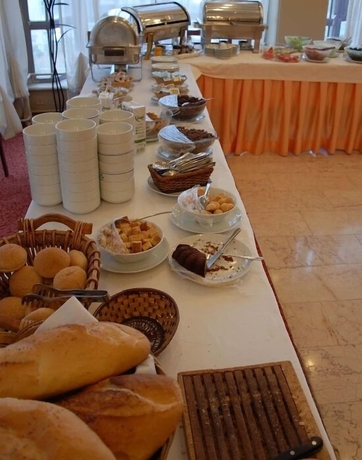 Imagen del bar/restaurante del Hotel Eken. Foto 6