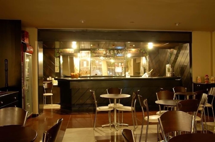 Imagen del bar/restaurante del Hotel Eken. Foto 7