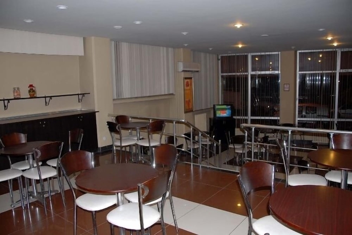 Imagen del bar/restaurante del Hotel Eken. Foto 8