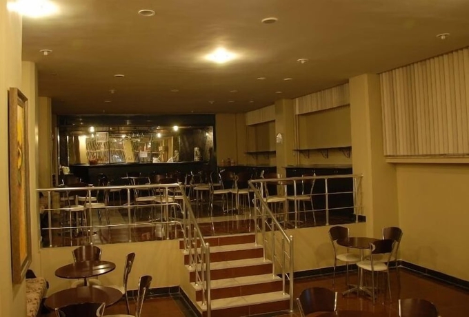 Imagen del bar/restaurante del Hotel Eken. Foto 9