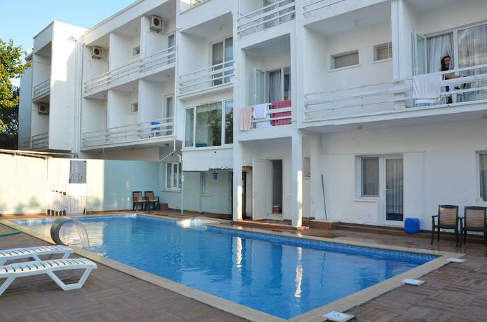 Imagen de la piscina del Hotel Eker Bermuda. Foto 17