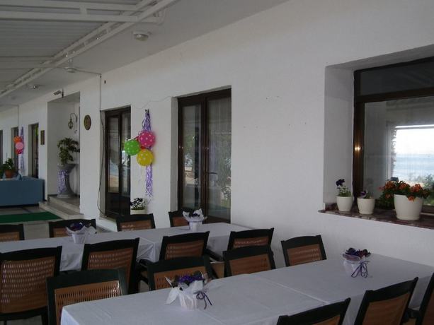 Imagen del bar/restaurante del Hotel Eker Bermuda. Foto 4