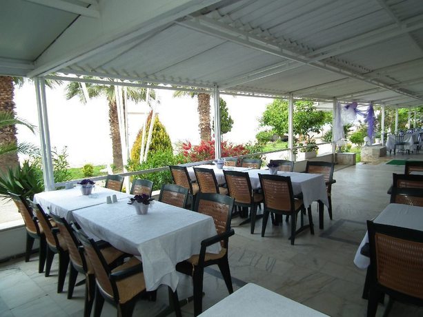 Imagen del bar/restaurante del Hotel Eker Bermuda. Foto 6