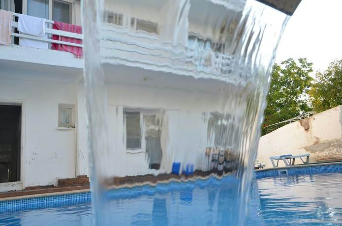 Imagen de la piscina del Hotel Eker Bermuda. Foto 20