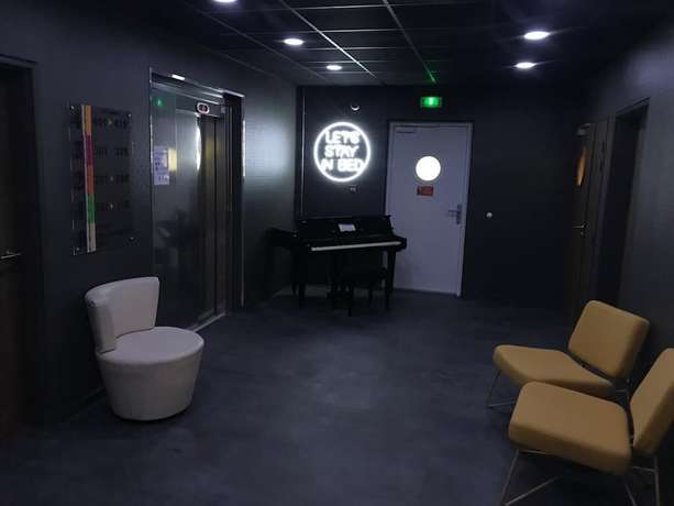 Imagen de los interiores del Hotel Ekho Grenoble Nord Saint Egr&egrave;ve. Foto 18