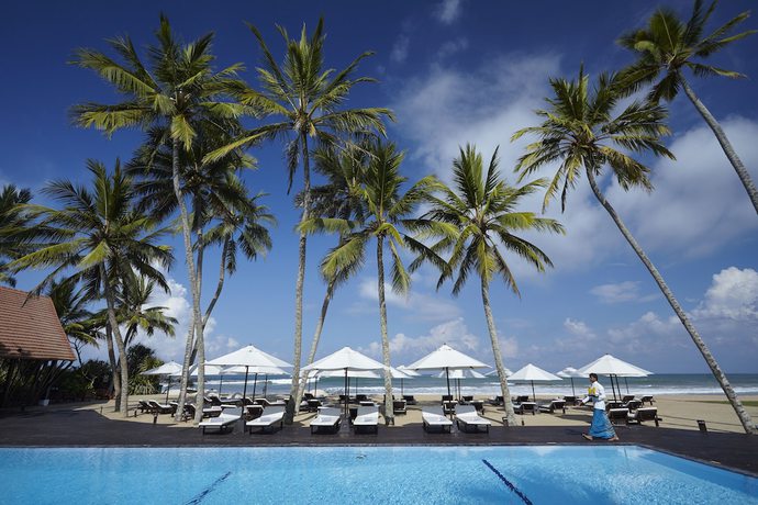 Imagen de la piscina del Hotel Ekho Surf. Foto 16