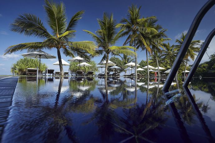 Imagen de la piscina del Hotel Ekho Surf. Foto 17