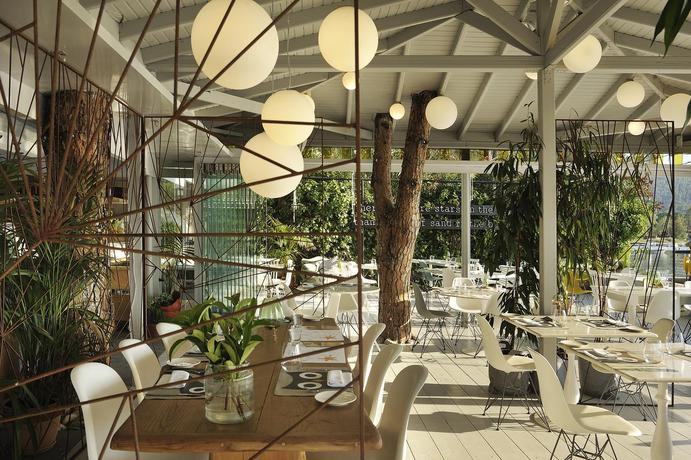 Imagen general del Hotel Ekies All Senses Resort. Foto 7