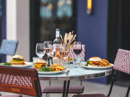 Imagen del bar/restaurante del Hotel Eklo Hotels Toulouse Cartoucherie Zenith. Foto 2