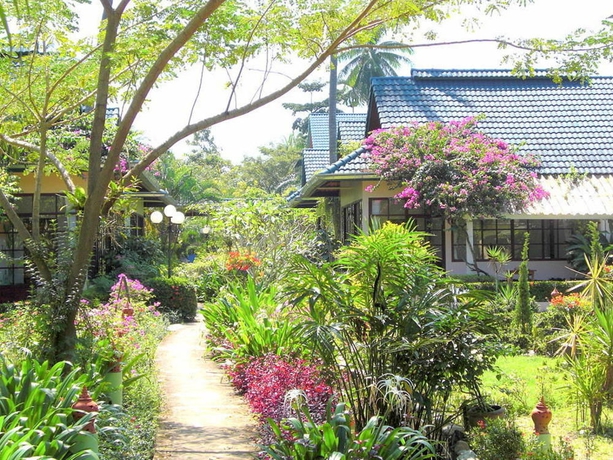 Imagen de los exteriores del Hotel Ekman Garden Resort Nakhon Si Thammarat. Foto 7