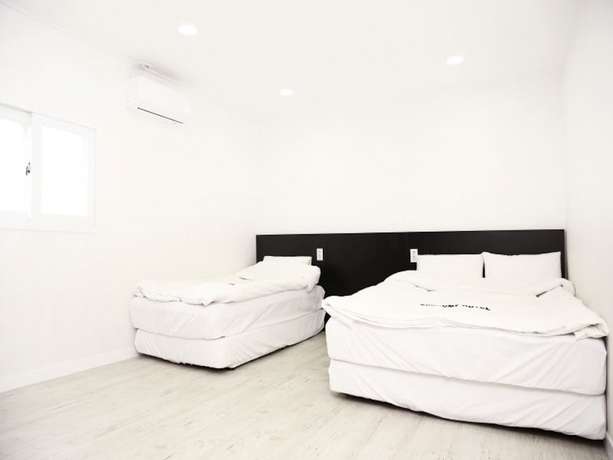 Imagen de la habitación del Hotel Ekonomy Gumi. Foto 2