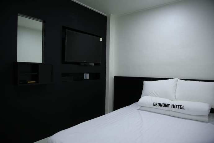 Imagen de la habitación del Hotel Ekonomy Gumi. Foto 3