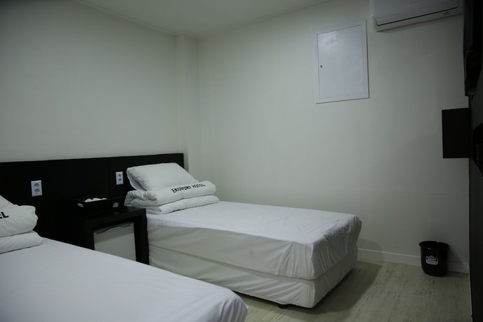 Imagen de la habitación del Hotel Ekonomy Gumi. Foto 7