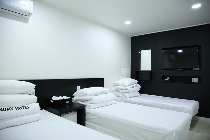 Imagen de la habitación del Hotel Ekonomy Gumi. Foto 10