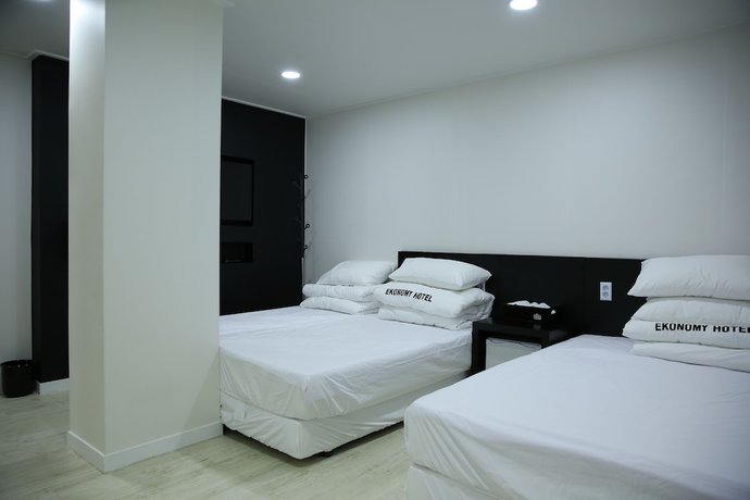 Imagen de la habitación del Hotel Ekonomy Gumi. Foto 16