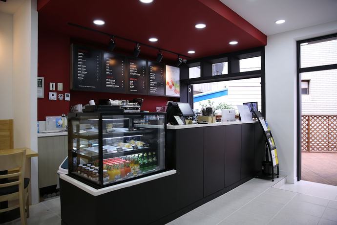 Imagen de los interiores del Hotel Ekonomy Gumi. Foto 20