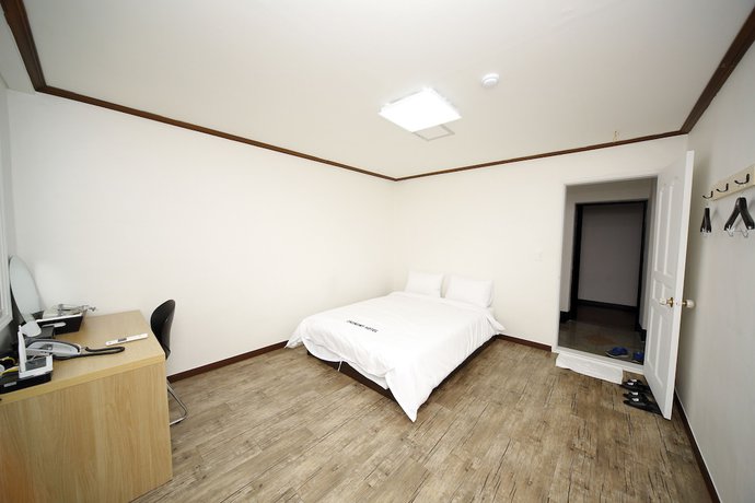 Imagen de la habitación del Hotel Ekonomy Mokpo. Foto 2