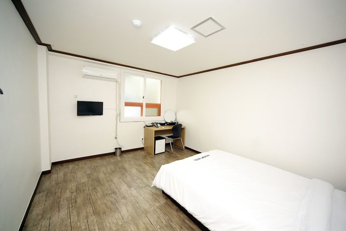Imagen de la habitación del Hotel Ekonomy Mokpo. Foto 7