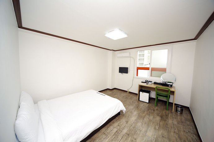 Imagen de la habitación del Hotel Ekonomy Mokpo. Foto 16