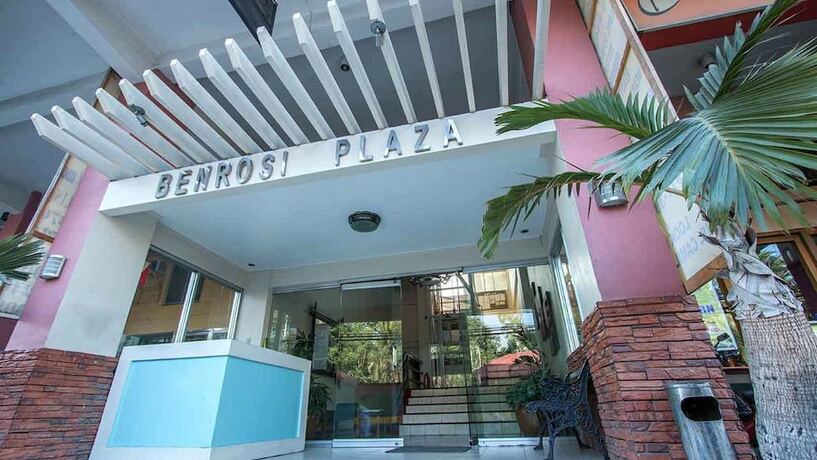 Imagen general del Hotel Ekonumi Rooms At Benrosi Plaza. Foto 4