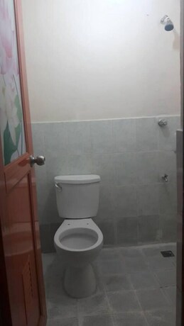 Imagen de la habitación del Hotel Ekonumi Rooms At Benrosi Plaza. Foto 23