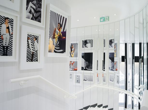 Imagen de los interiores del Hotel Ekta. Foto 17