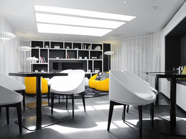 Imagen de los interiores del Hotel Ekta. Foto 19