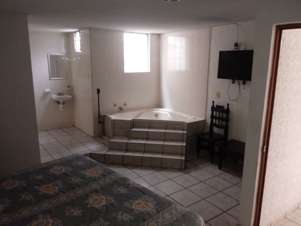 Imagen de la habitación del Hotel El 2000. Foto 3