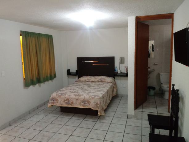 Imagen de la habitación del Hotel El 2000. Foto 4