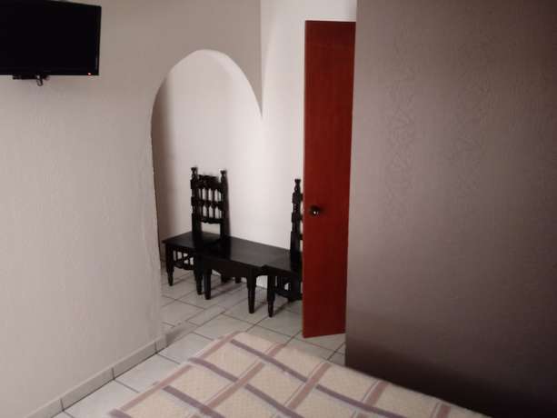Imagen de la habitación del Hotel El 2000. Foto 5