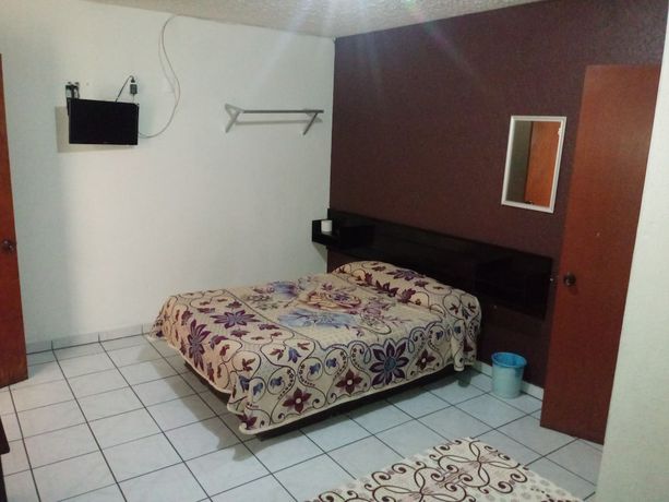 Imagen de la habitación del Hotel El 2000. Foto 6