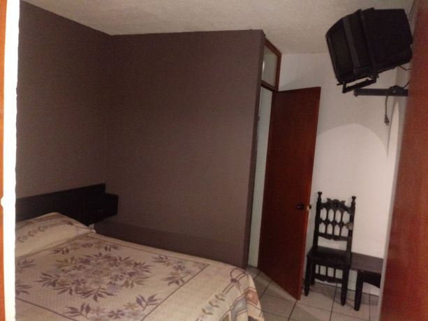 Imagen de la habitación del Hotel El 2000. Foto 7