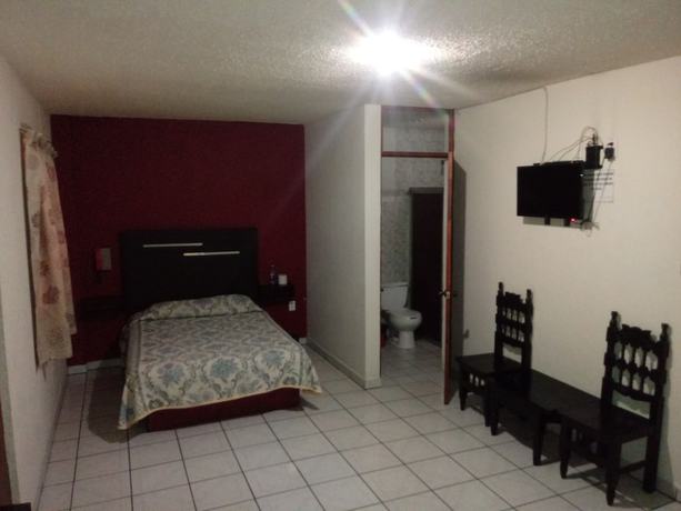 Imagen de la habitación del Hotel El 2000. Foto 10